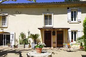 Pretty Provencal Style Holiday Home With Communal Pool, Noves