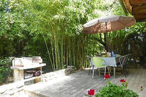 Pretty Provencal Style Holiday Home With Communal Pool, Noves