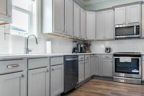 Sungazer Chateau by Avantstay Short Walk to the Beach + Pool Access