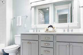 Sungazer Chateau by Avantstay Short Walk to the Beach + Pool Access