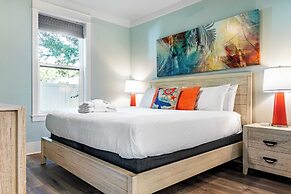 Sungazer Chateau by Avantstay Short Walk to the Beach + Pool Access