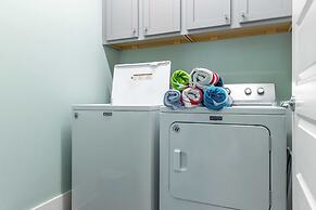 Sungazer Chateau by Avantstay Short Walk to the Beach + Pool Access