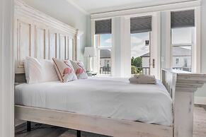 Sungazer Chateau by Avantstay Short Walk to the Beach + Pool Access