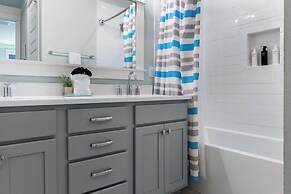 Sungazer Chateau by Avantstay Short Walk to the Beach + Pool Access