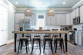 Sungazer Chateau by Avantstay Short Walk to the Beach + Pool Access