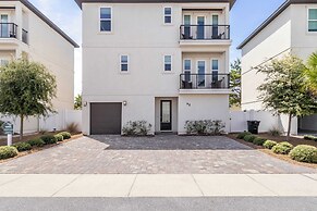 Sungazer Chateau by Avantstay Short Walk to the Beach + Pool Access