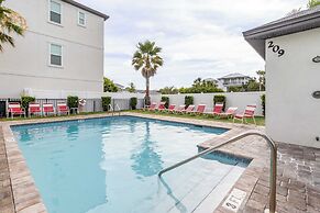 Sungazer Chateau by Avantstay Short Walk to the Beach + Pool Access