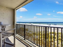 Chic Beachfront Escape: Dreamy View, Balcony, Pool