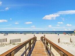 Chic Beachfront Escape: Dreamy View, Balcony, Pool