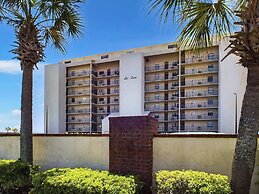 Chic Beachfront Escape: Dreamy View, Balcony, Pool