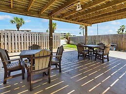 Chic Beachfront Escape: Dreamy View, Balcony, Pool