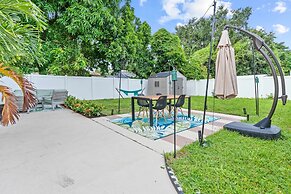 Arthaus- Fully Stocked Kitchen and Fenced Yard