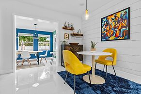 Arthaus- Fully Stocked Kitchen and Fenced Yard