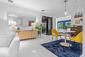 Arthaus- Fully Stocked Kitchen and Fenced Yard