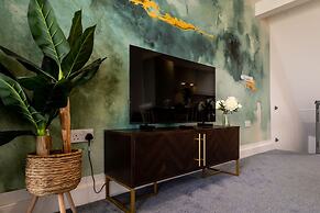 Magnificent Beach House Seaview Upside-down