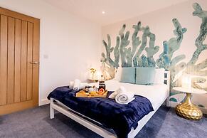 Magnificent Beach House Seaview Upside-down