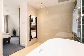 Magnificent Beach House Seaview Upside-down