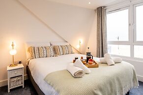 Magnificent Beach House Seaview Upside-down