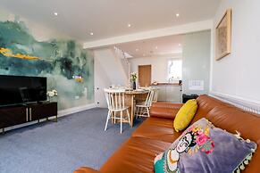 Magnificent Beach House Seaview Upside-down