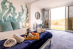 Magnificent Beach House Seaview Upside-down