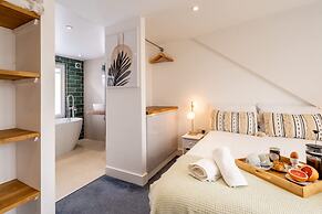 Magnificent Beach House Seaview Upside-down