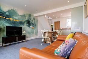 Magnificent Beach House Seaview Upside-down