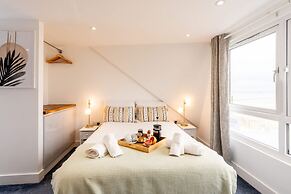 Magnificent Beach House Seaview Upside-down