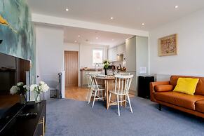 Magnificent Beach House Seaview Upside-down