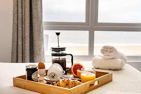 Magnificent Beach House Seaview Upside-down