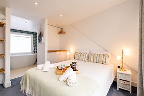 Magnificent Beach House Seaview Upside-down