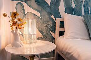 Magnificent Beach House Seaview Upside-down