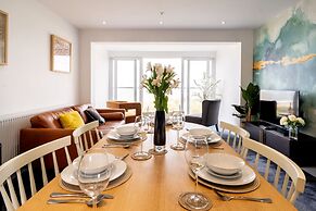 Magnificent Beach House Seaview Upside-down