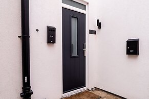 Magnificent Beach House Seaview Upside-down