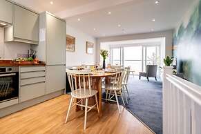 Magnificent Beach House Seaview Upside-down