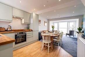 Magnificent Beach House Seaview Upside-down