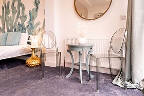 Magnificent Beach House Seaview Upside-down