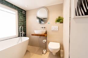 Magnificent Beach House Seaview Upside-down