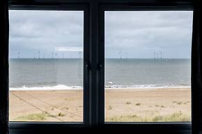 Magnificent Beach House Seaview Upside-down