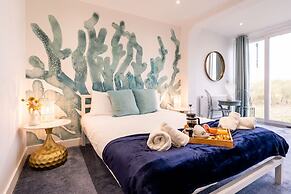 Magnificent Beach House Seaview Upside-down