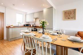 Magnificent Beach House Seaview Upside-down