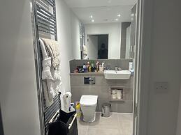 Enfield Cozy Apartment Retreat