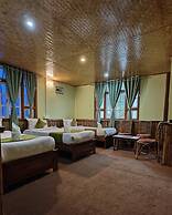 Hotel Ravongla Star
