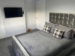 Renfrew Apartment Near Glasgow Airport