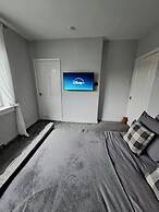 Renfrew Apartment Near Glasgow Airport