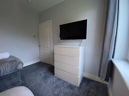 Renfrew Apartment Near Glasgow Airport