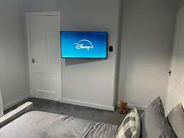 Renfrew Apartment Near Glasgow Airport