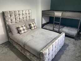 Renfrew Apartment Near Glasgow Airport