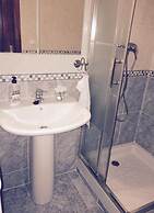 3bed Penthouse Apt With Private Terrace & Balcony