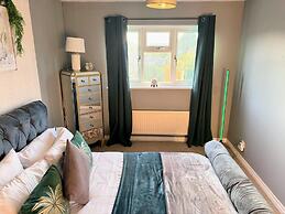 Ashford Blissful Retreat Modern 3-bed House