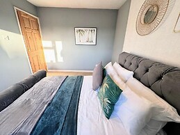 Ashford Blissful Retreat Modern 3-bed House